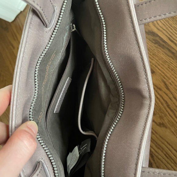 Matt & Nat | Vegan Leather Purse turns into Backpack - Picture 7 of 7